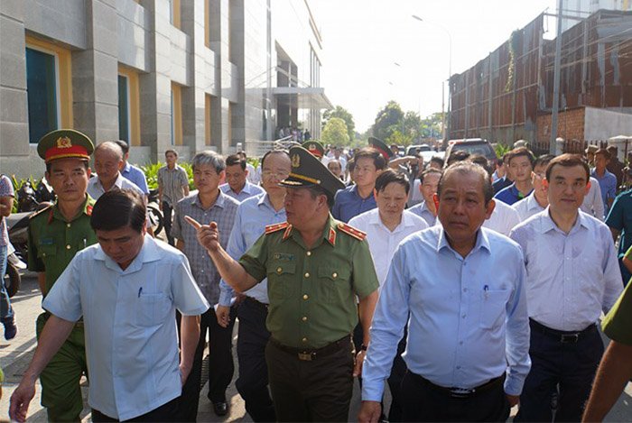 Phó Thủ tướng Trương Hòa Bình đối thoại với cư dân vụ cháy 13 người chết Phó Thủ tướng Trương Hòa Bình đối thoại với cư dân vụ cháy 13 người chết